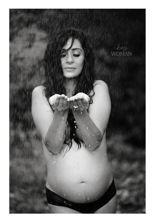 Prenatal in the rain_kristin vining photography