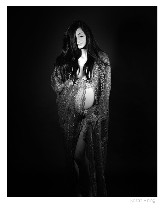 Black and white prenatal _Kristin Vining Photography_00001